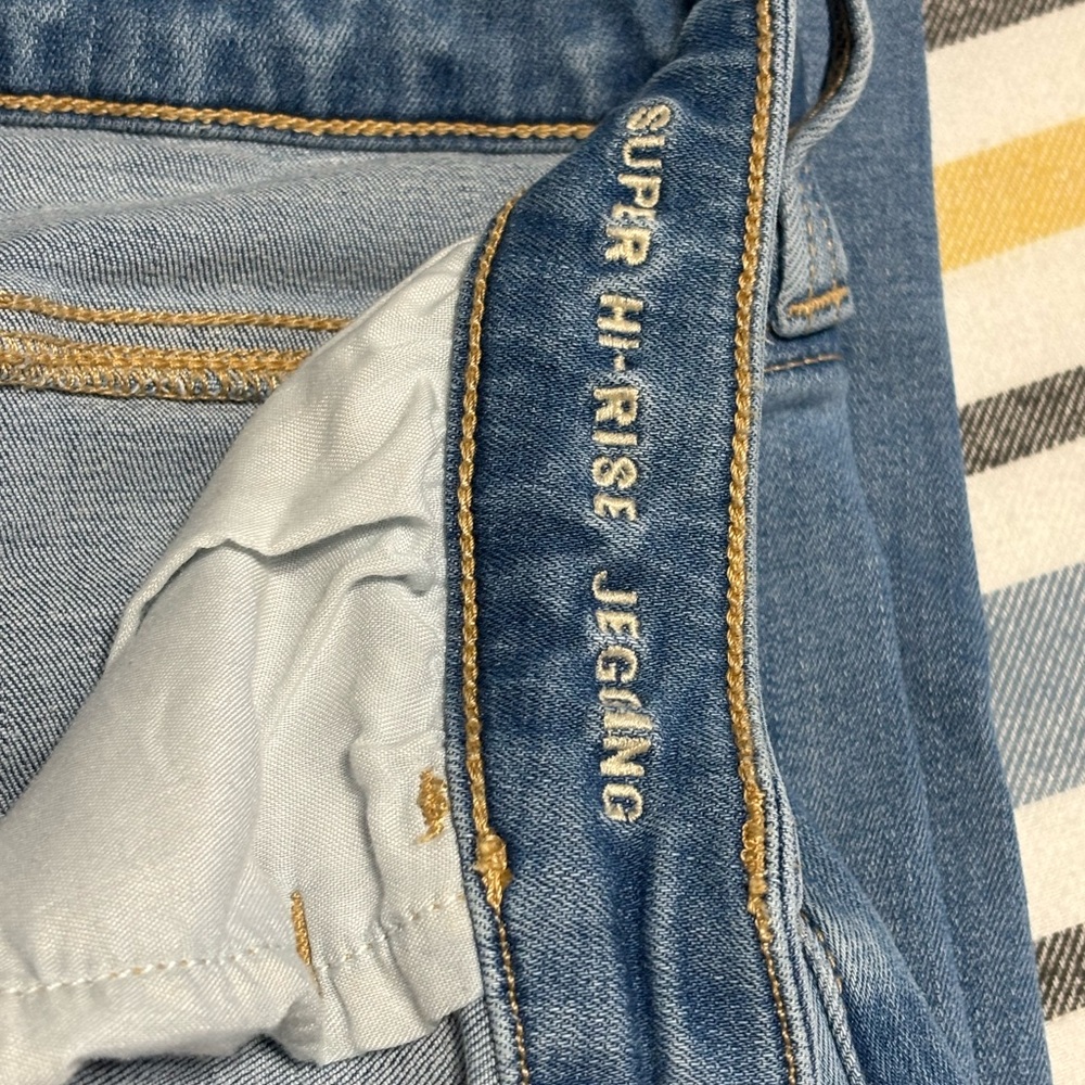 American Eagle Blue Jeggings with Contrast Stitching